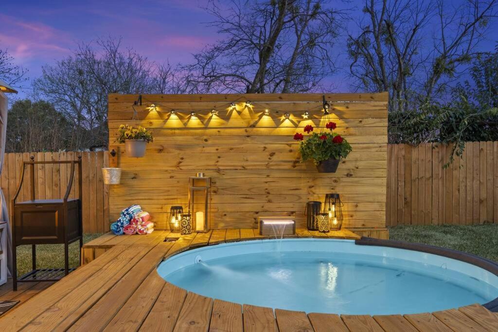 Cowboy Pool 2 Mins 2 Silos & Cameron Park Hébergement de vacances *
